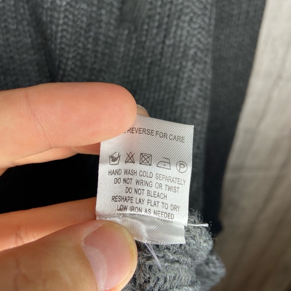 MIRACLE TIE-UP V-NECK SWEATER - Picture 9 of 9